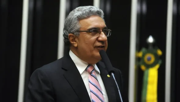 Laurez Moreira assume governo do Tocantins e exonera secretários
