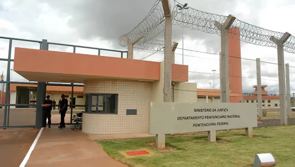 Presídios do Rio terão equipamentos para bloquear sinal de celular