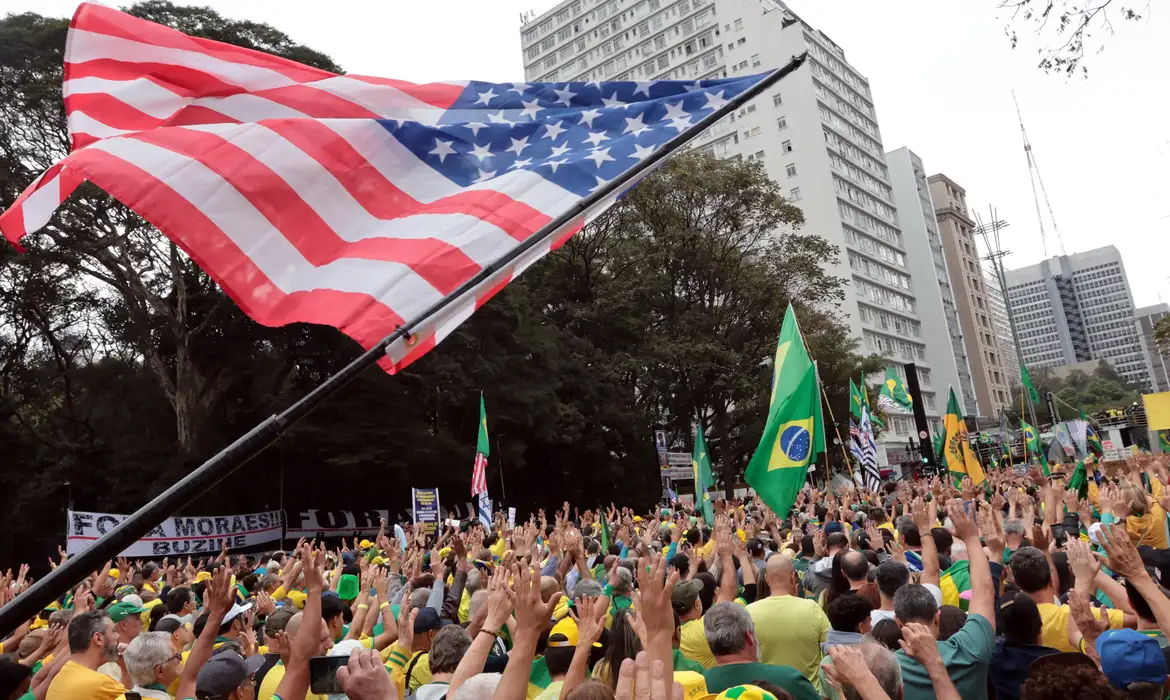 OAB Barro Preto - Ato pró-Bolsonaro une governadores e parlamentares de direita em SP