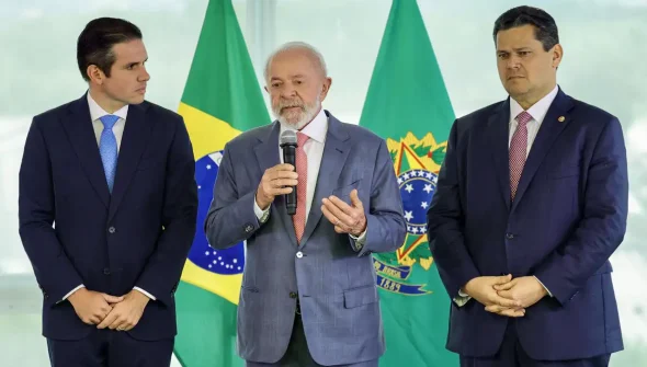 Lula discute pautas do governo em encontro com Motta e Alcolumbre