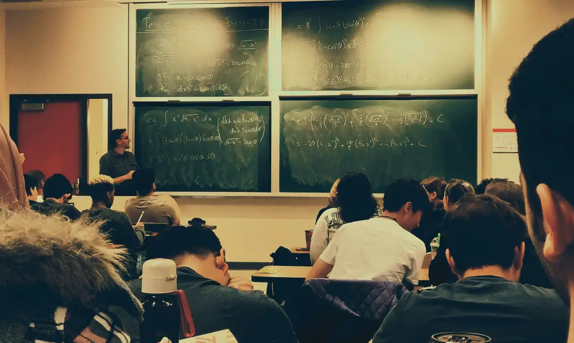 OAB Barro Preto - Pé-de-Meia: nascidos em novembro e dezembro recebem 6ª parcela