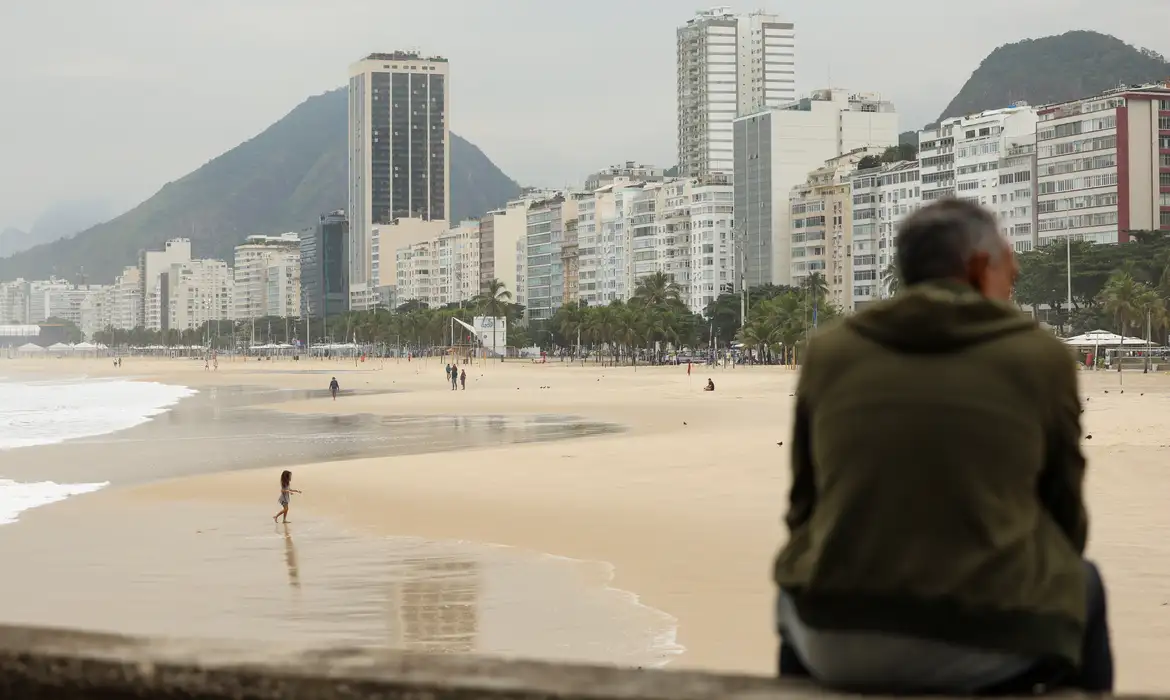 OAB Barro Preto - Frente fria chega ao Rio com pancadas de chuva e vento forte