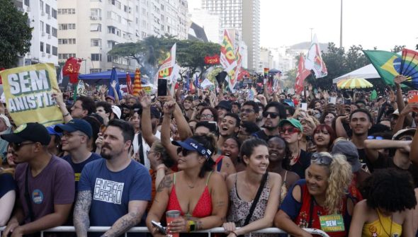 Ato no RJ com Caetano, Chico e Gil repudia anistia e PEC da Blindagem