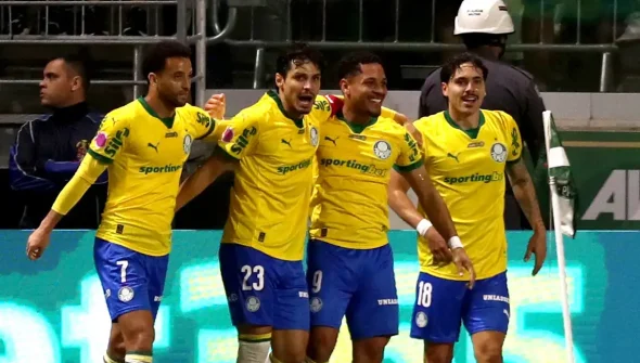 Brasileiro: Palmeiras goleia Bragantino e permanece com folga na ponta
