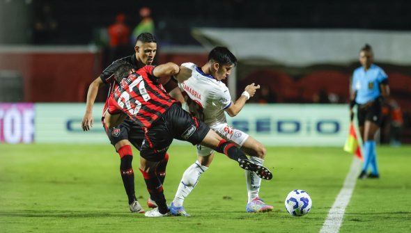 Vitória derrota Bahia e ganha fôlego na luta contra o rebaixamento