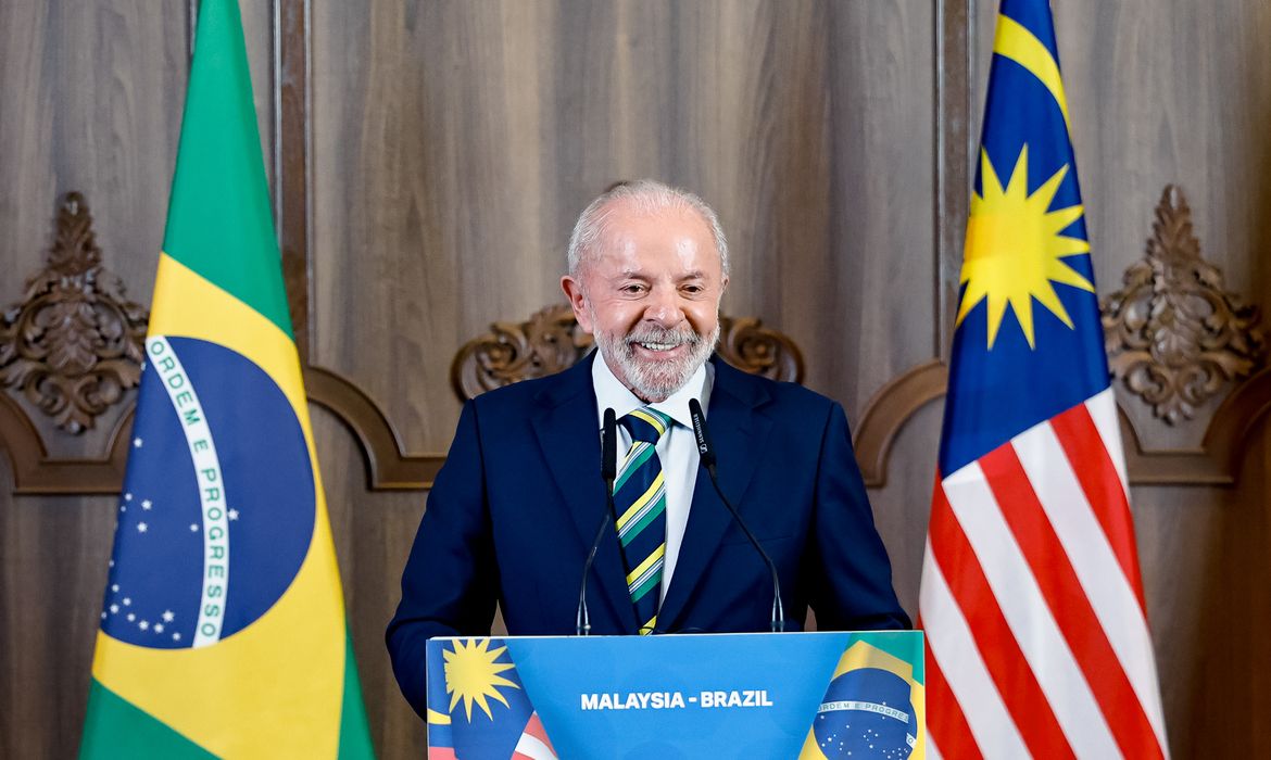 OAB Barro Preto - Lula participa de Cúpula da Ásia do Leste
