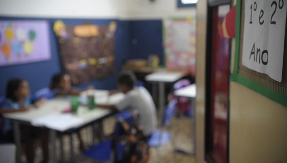 Educação deve ser direito e não herança de classe, diz especialista