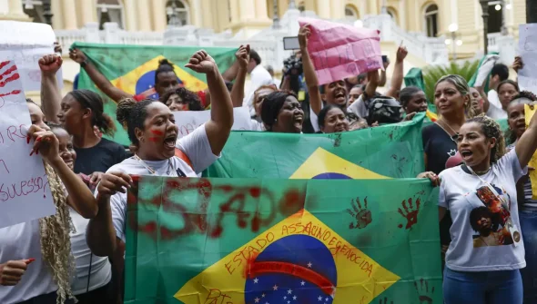 Moradores do Alemão e da Penha protestam contra mortes em operação