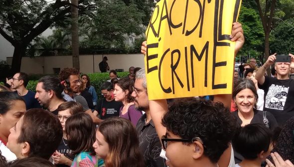 Defensoria pede R$ 759 mil em ação contra shopping de SP por racismo