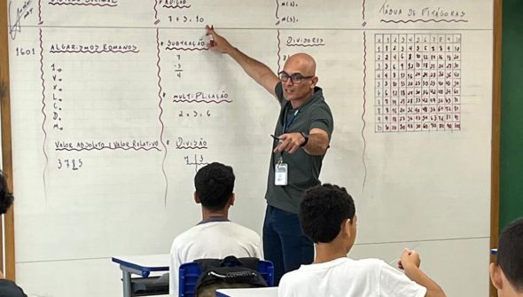 Desafio dos professores é chamar atenção dos estudantes durante aulas