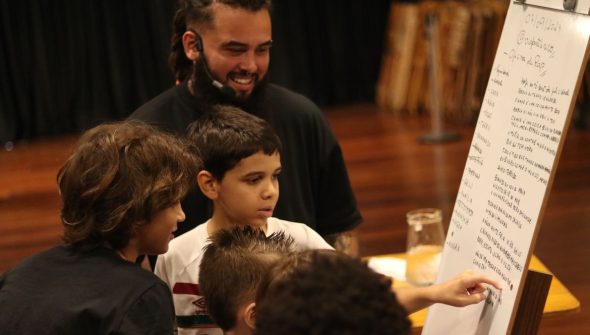 Projeto leva batalha de poesias a escolas públicas do Rio de Janeiro