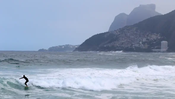 Fim de semana no Rio terá mar de ressaca e frente fria