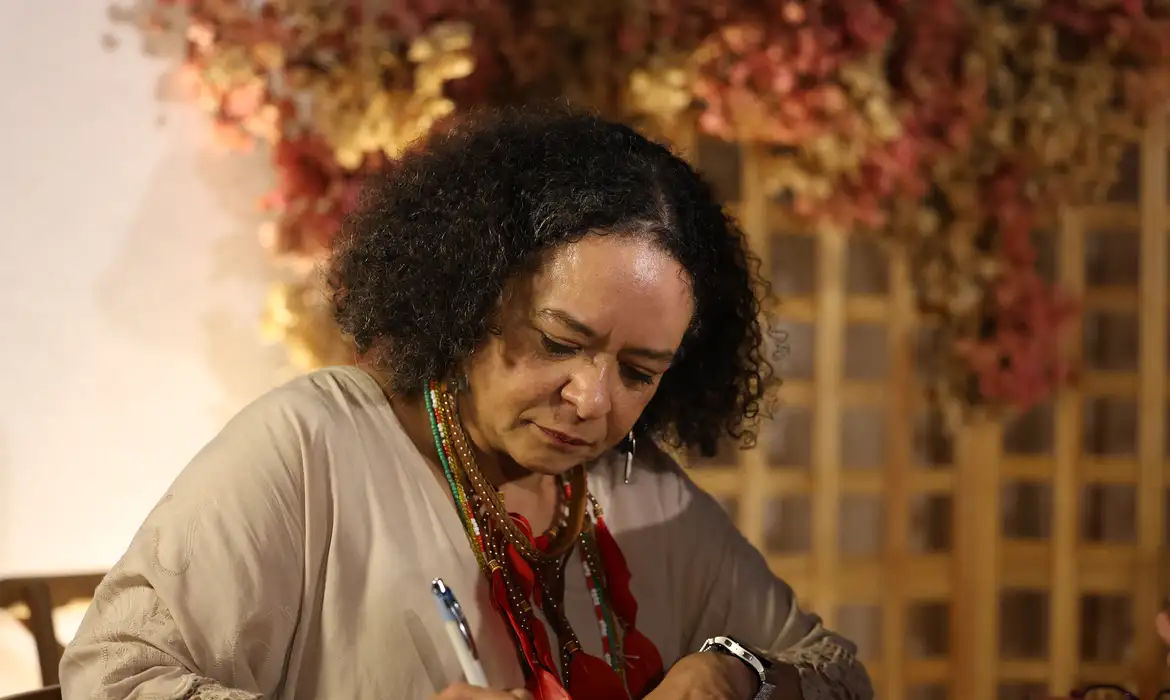 OAB Barro Preto - Ana Maria Gonçalves assume cadeira na Academia Brasileira de Letras