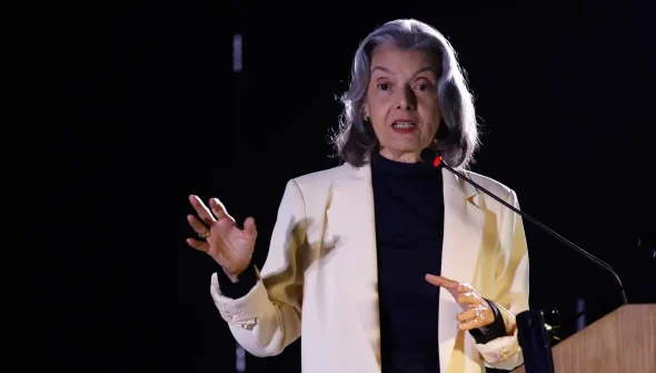 Carmén Lúcia: “ditadura é como erva daninha que precisa ser cortada”