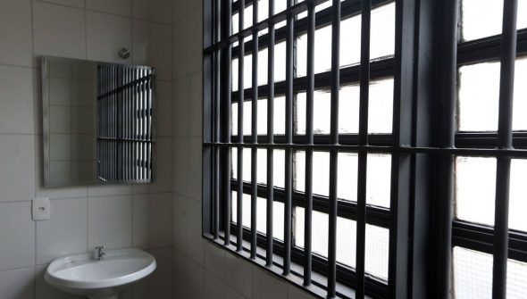 Crise climática expõe presos a ambientes insalubres, alerta DPU