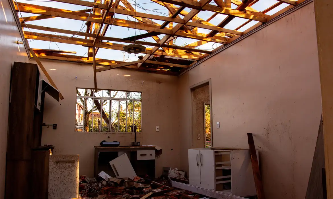 OAB Barro Preto - Após tornado, Rio Bonito do Iguaçu começa trabalhos de reconstrução