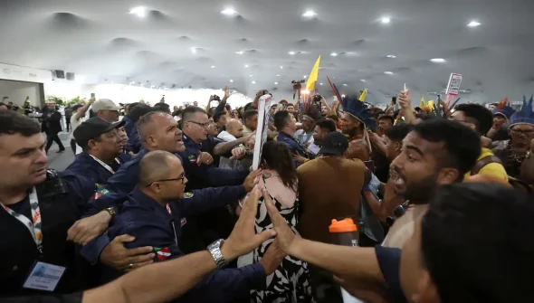 COP30: Manifestantes confrontam segurança para entrar em área restrita