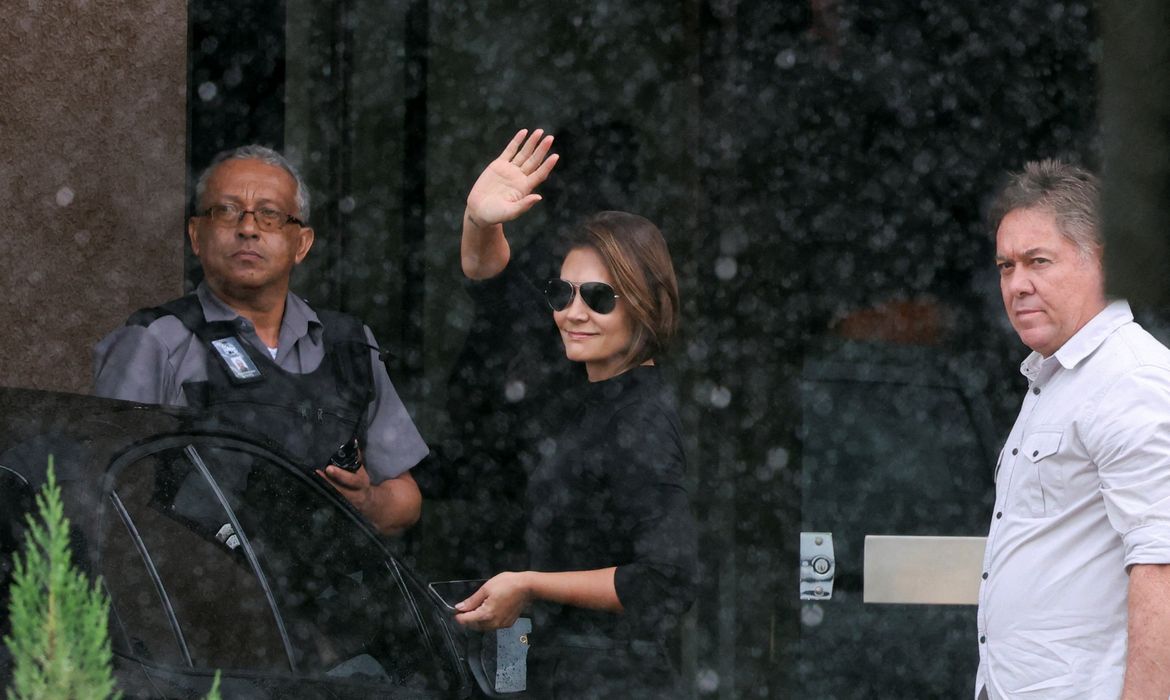 OAB Barro Preto - Bolsonaro recebe a ex-primeira-dama Michelle na PF