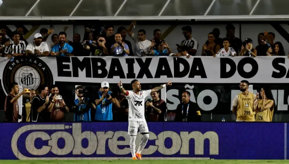 Brasileirão: Neymar marca, Santos vence e deixa zona de rebaixamento