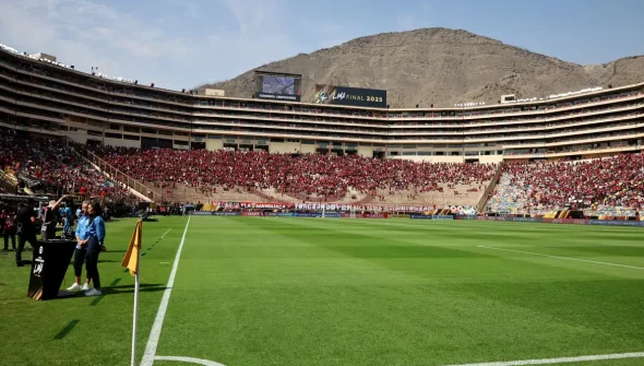 Ônibus atrasa e final da Libertadores começará às 18h15 (de Brasília)