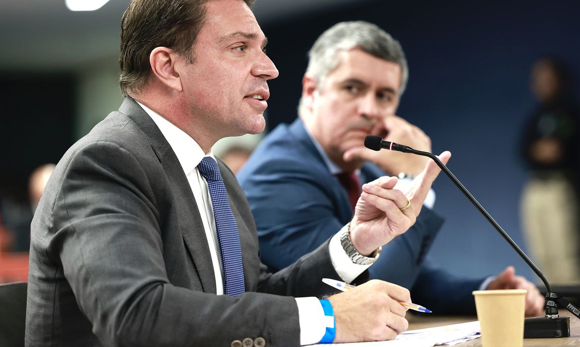 OAB Barro Preto - PSOL pede prisão de Ramagem após deputado ser visto em Miami