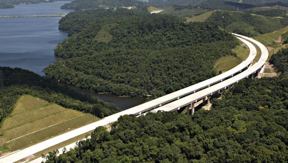 Caminhão interdita Rodoanel em São Paulo e PM é acionada