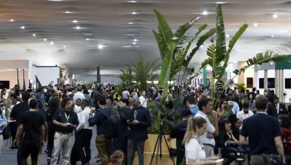 A poucas horas do fim da COP30, negociações prosseguem em Belém