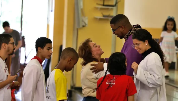 Em igreja na Penha, fiéis rezam por paz e proteção em semana de horror