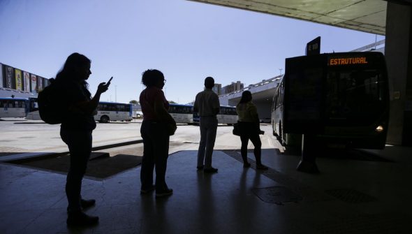 Nove em cada 10 mulheres já sofreram violência ao se deslocar à noite