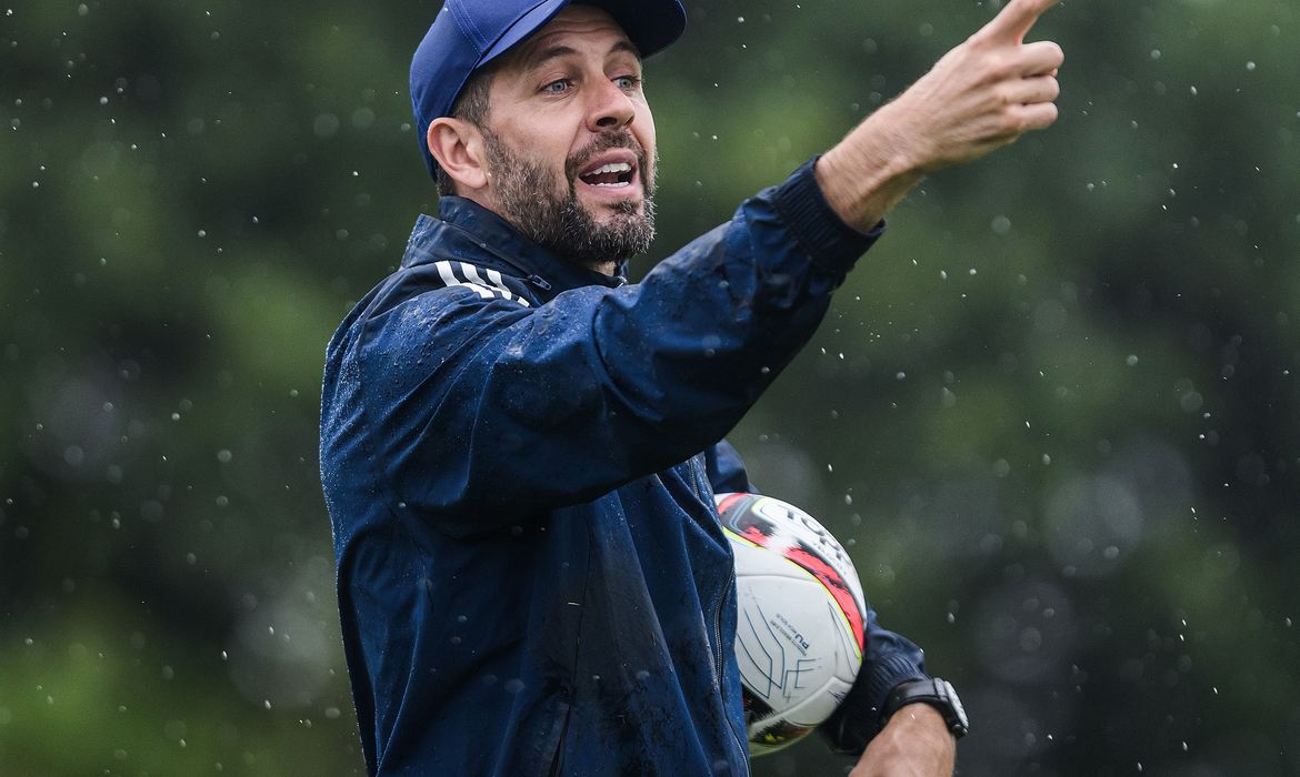 OAB Barro Preto - Internacional anuncia a contratação do uruguaio Paulo Pezzolano