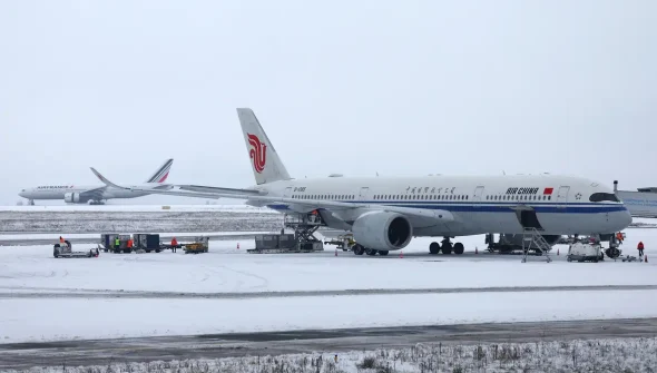 Tempestade Goretti: nevascas cancelam centenas de voos na Europa