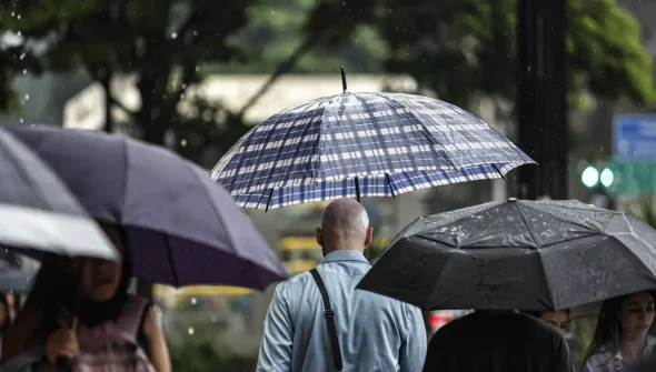 Tempestades por passagem de ciclone ainda ameaçam três estados