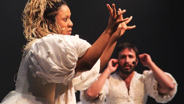 ‘Os irmãos Karamázov’ volta ao Rio com acessibilidade integrada à peça