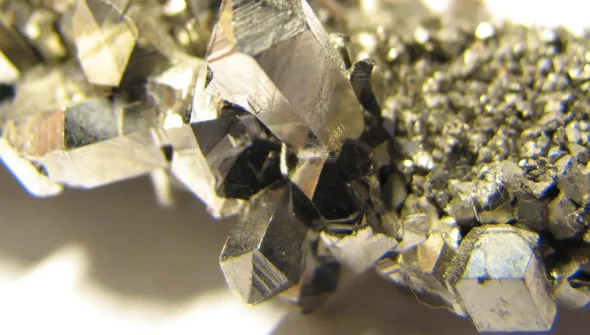 USP desenvolve bateria funcional de nióbio de 3 volts