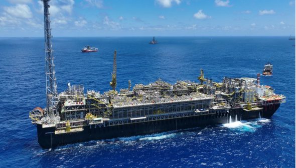 Saldo da balança comercial tem recorde em dezembro mas encolhe em 2025