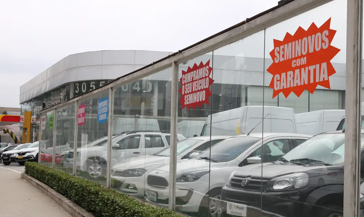 OAB Barro Preto - Financiamento de veículos fecha 2025 com 7,3 milhões de unidades