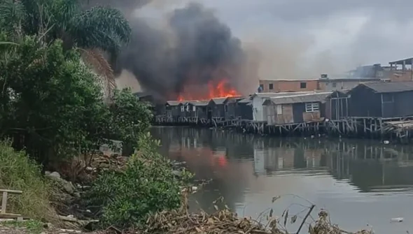 Incêndio destrói sete barracos no Dique da Vila Gilda, em Santos