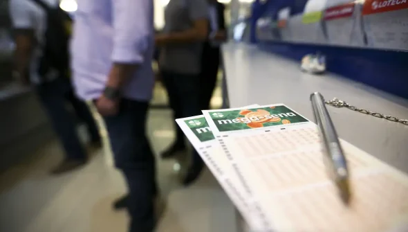 Mega-sena pode pagar prêmio de mais de R$ 100 milhões nesta quinta