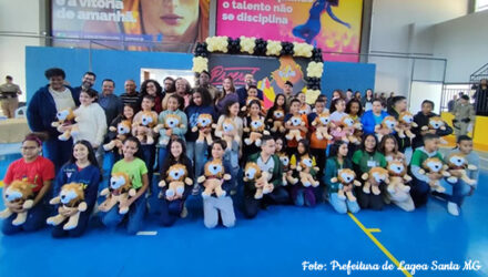 Lagoa Santa Inicia Entrega de Uniformes e Materiais Escolares no Poliesportivo