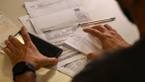 Salário mínimo de R$ 1.621 começa a ser pago nesta segunda