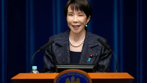 Sanae Takaichi obtém vitória eleitoral histórica no Japão