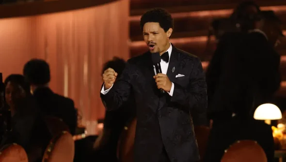 Grammy 2026 é marcado por críticas a Trump