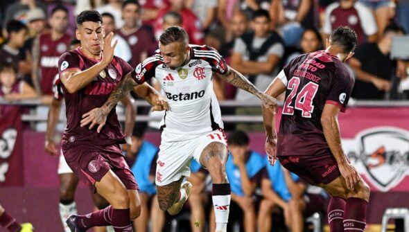 Flamengo joga mal e inicia Recopa Sul-Americana com derrota