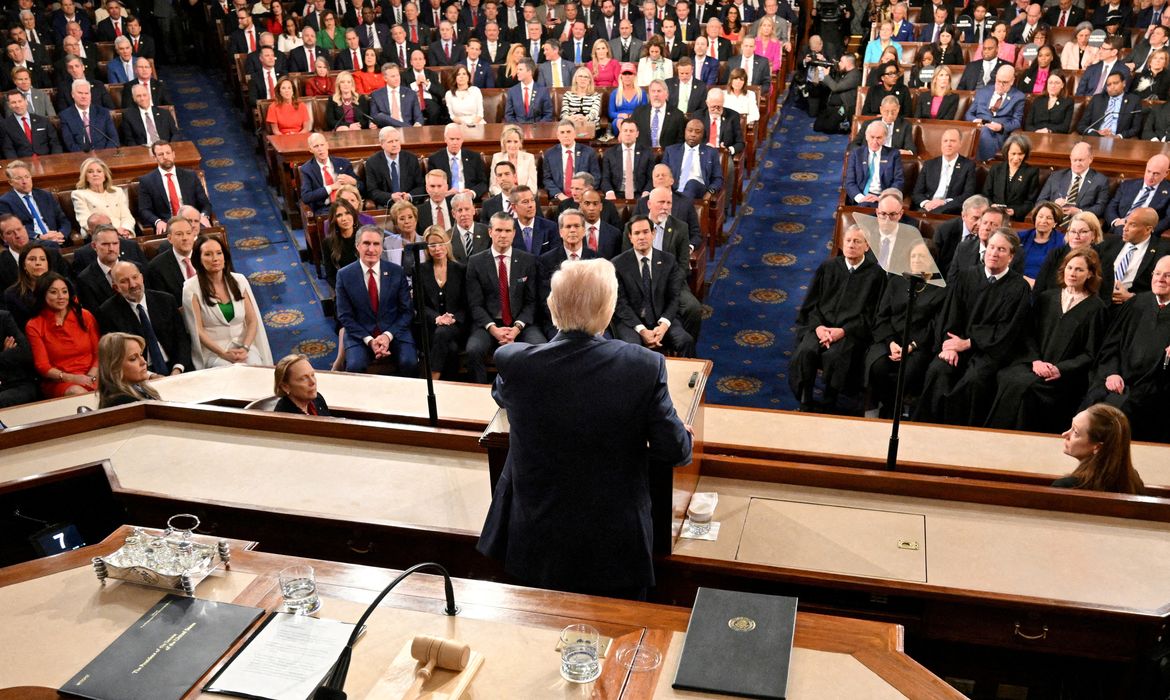 OAB Barro Preto - Trump proclama “era de ouro” em discurso sobre estado da União