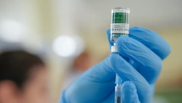 Equipes do SUS começam a receber vacina do Butantan contra a dengue