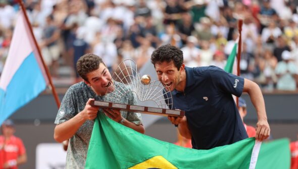 João Fonseca e Marcelo Melo garantem título de duplas do Rio Open