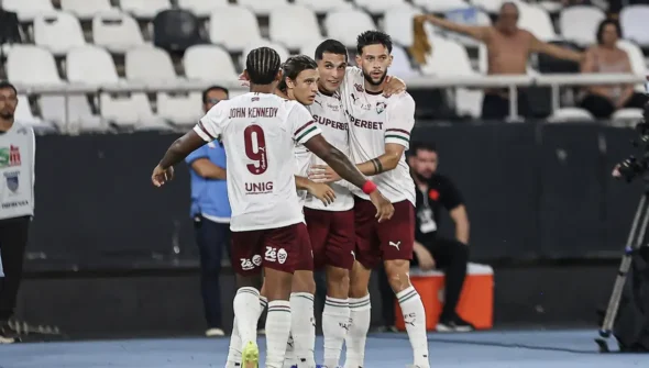 Flu derrota Vasco e sai em vantagem por vaga na final do Carioca