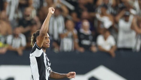 Botafogo supera Nacional e segue vivo na Pré-Libertadores