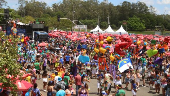 Pabllo Vittar e grupo de K-Pop fazem o povo sambar em SP nesta segunda