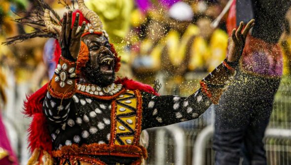 Primeiro dia de carnaval em SP tem estreante, campeã e vice de 2025